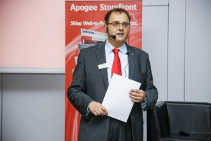 Krzysztof Sadziński - Presales Manager w polskim oddziale Agfa Graphics zaprezentował nowości, jakie pojawiły się w systemach Apogee i Asanti